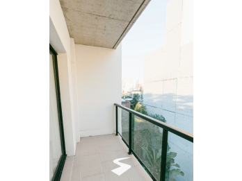 VENTA DEPTO 1 DORMITORIO MODERNO CON BALCÓN EN EL CENTRO