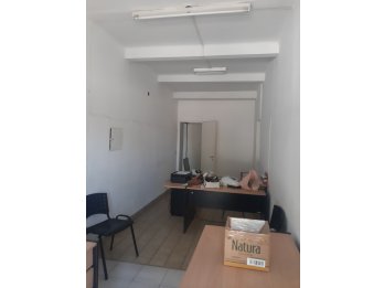 ALQUILAMOS Local 985 para oficina/ consultorio / gabinete