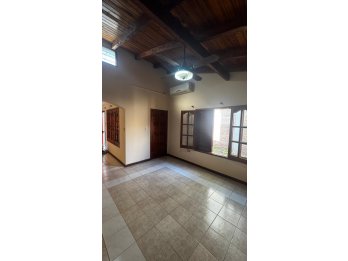 EN VENTA CASA ESTILO CHALET APTA CREDITO