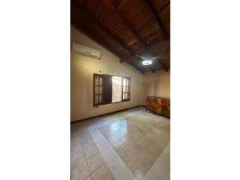 EN VENTA CASA ESTILO CHALET APTA CREDITO