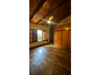 EN VENTA CASA ESTILO CHALET APTA CREDITO