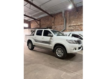 VENDO HILUX SRV 2013 SEGUNDA MANO