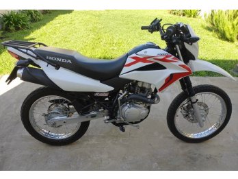 Se vende moto  Honda XR 150 L 2023. Único dueño