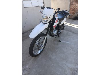 Se vende moto  Honda XR 150 L 2023. Único dueño