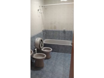 🏡 **CASA EN ALQUILER – ZONA TACUARÍ Y BRASIL**