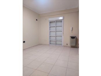 Departamento un dormitorio balcón zona Htal. San Martin
