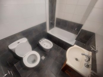Departamento un dormitorio balcón zona Htal. San Martin