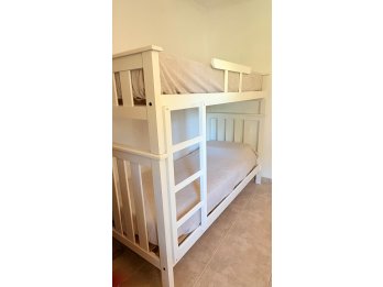 Vendo cama cucheta con 2 colchones