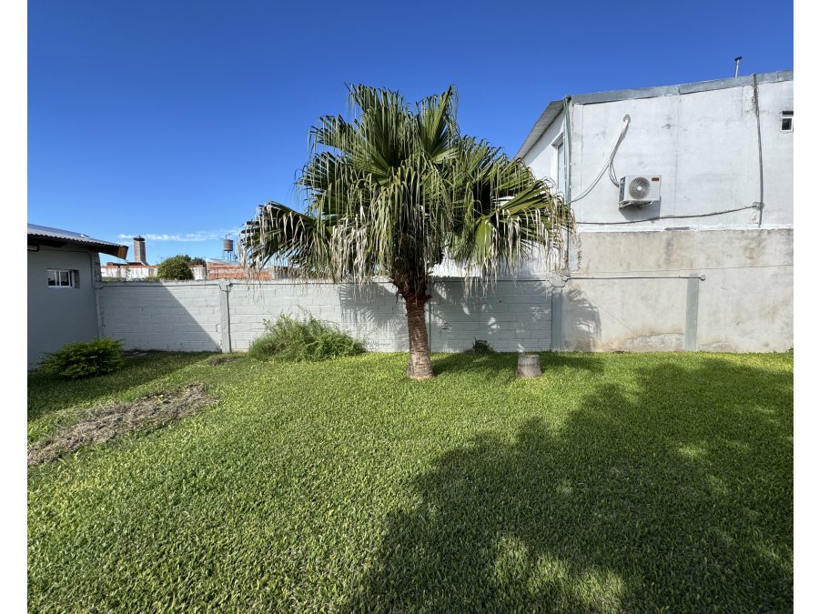 VENTA - CASA CON QUINCHO Y VESTIDOR - ORO VERDE