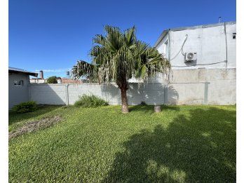 VENTA - CASA CON QUINCHO Y VESTIDOR - ORO VERDE