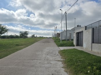 Lote en Pedro Balcar y casi Av Ejercito de Paraná