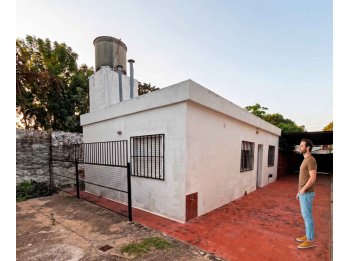 Vendo casa 2 dorm, cerca Univ. UTN (Almafuerte)