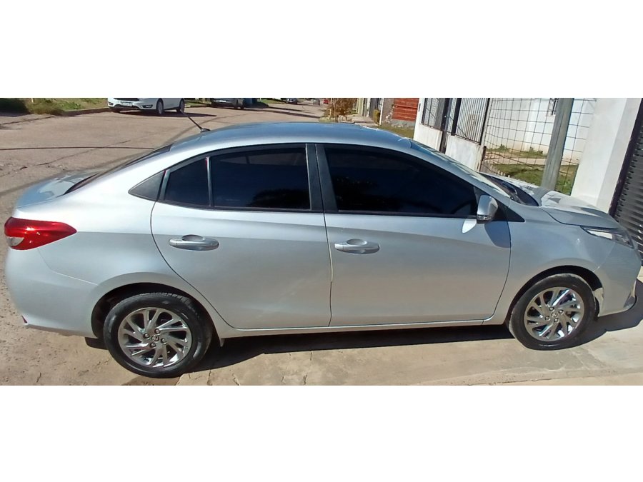 Vendo Yaris Sedan XLS Impecable. 2024. 34.000 km.