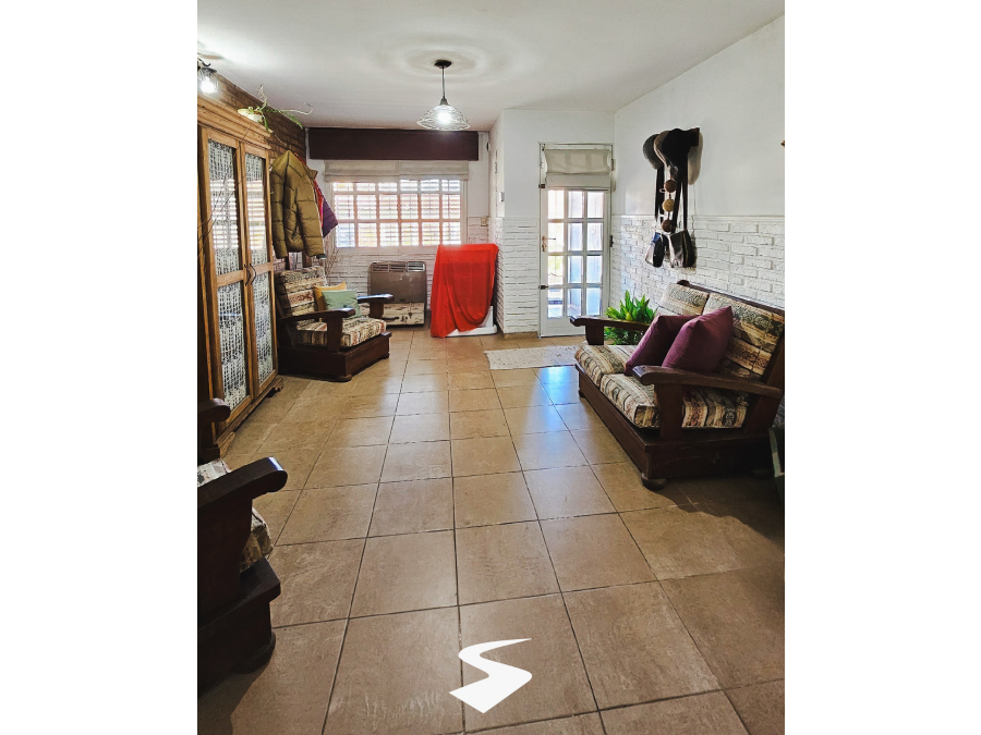 VENDO CASA EXCELENTE ESTADO A 5 MIN DEL CENTRO