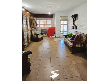 VENDO CASA EXCELENTE ESTADO A 5 MIN DEL CENTRO