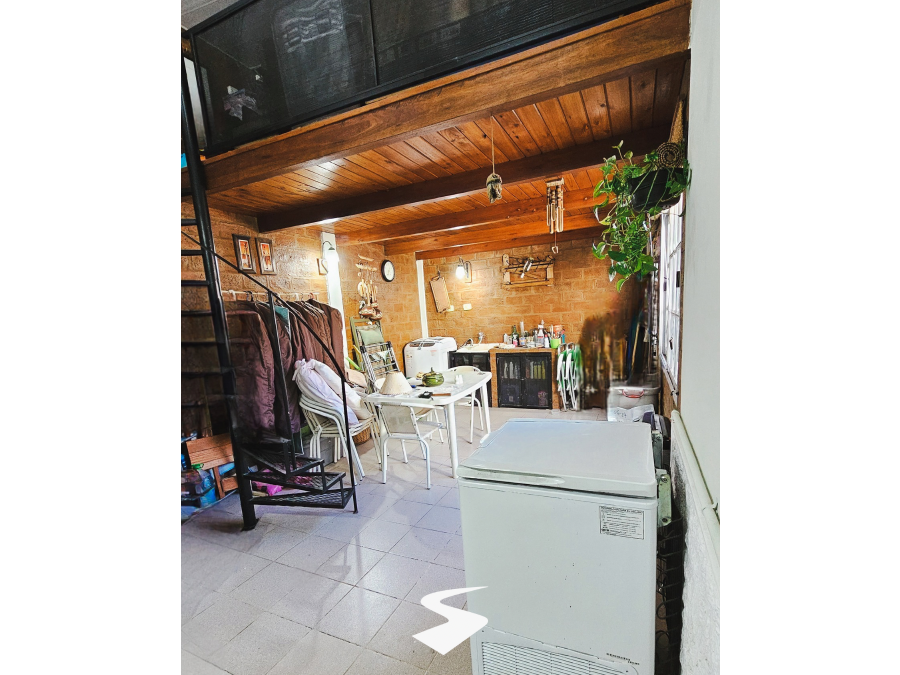 VENDO CASA EXCELENTE ESTADO A 5 MIN DEL CENTRO