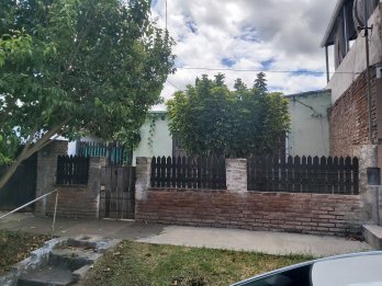 Vendo a reciclar 2 casas en un terreno Barrio Gazzano
