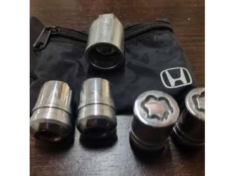 tuercas  seguridad Honda.