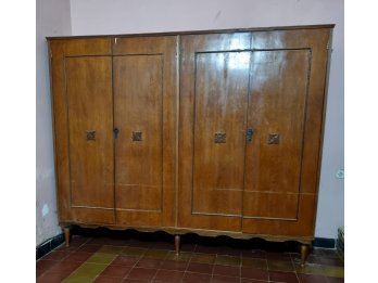 Vendo ropero 4 puertas. De madera. Muy amplio