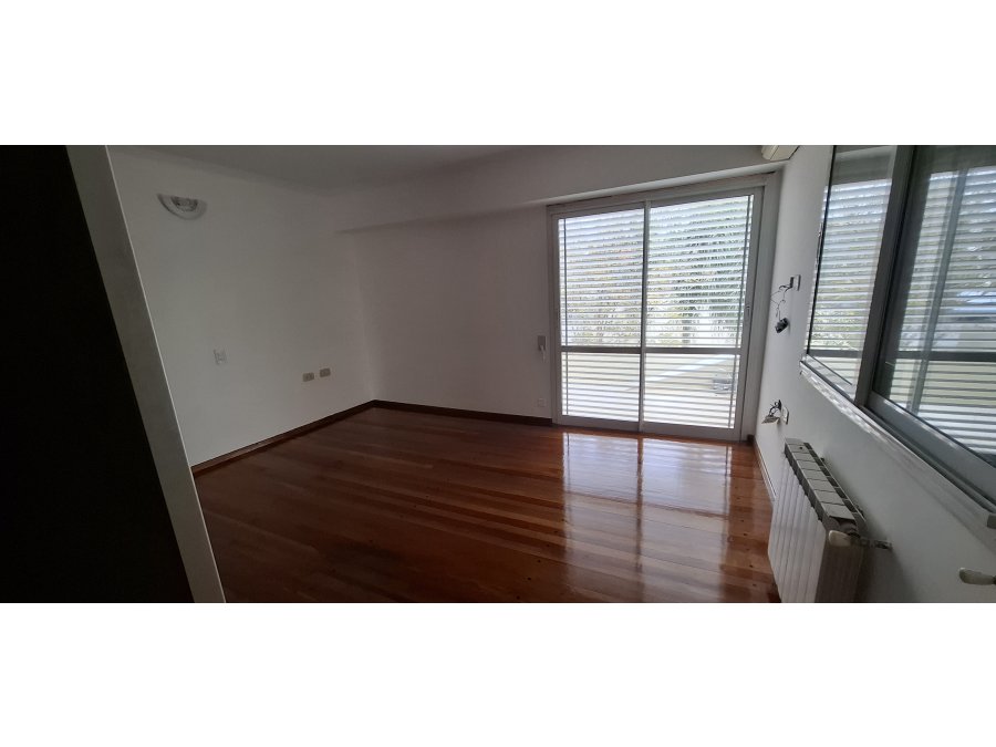 DUEÑO VENDE HERMOSA CASA EN ZONA CENTRO DE PARANÁ.