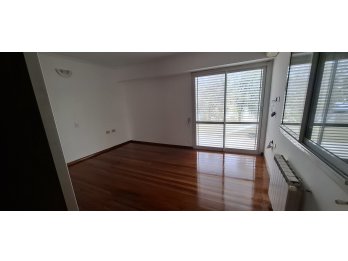 DUEÑO VENDE HERMOSA CASA EN ZONA CENTRO DE PARANÁ.