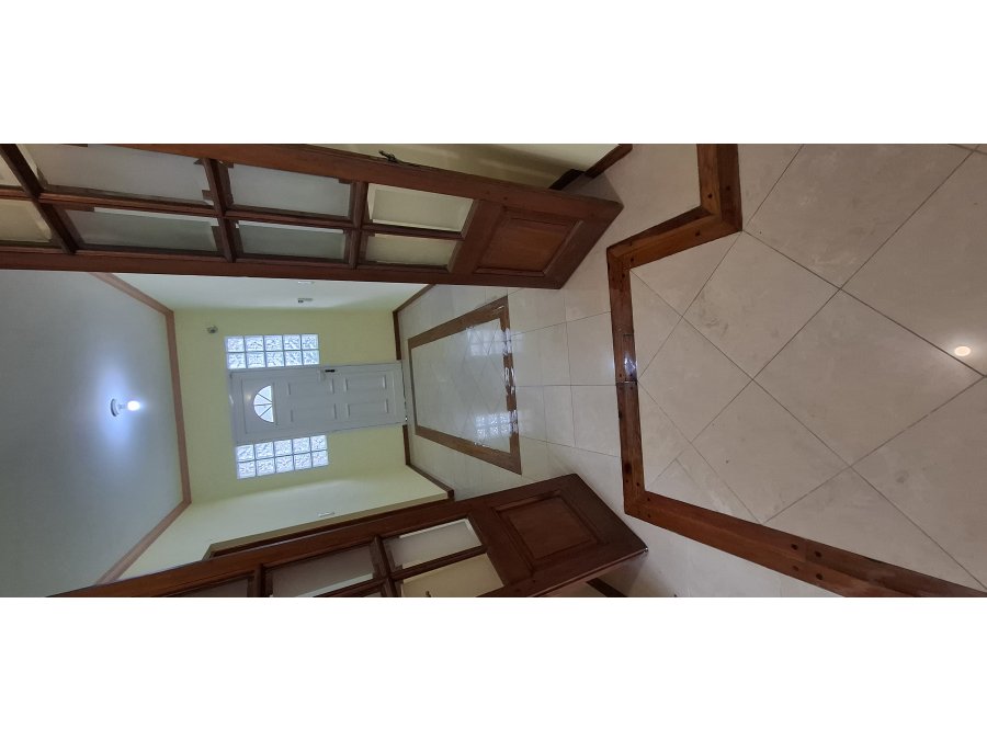 DUEÑO VENDE HERMOSA CASA EN ZONA CENTRO DE PARANÁ.