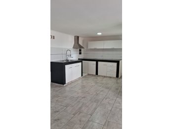 VENDO CASA 3DORM C/COCHERA - PEÑALOZA Y S.J.LA SALLE