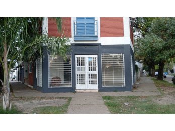 ALQUILO LOCAL EN FRENTE DE PLAZA EVA PERON