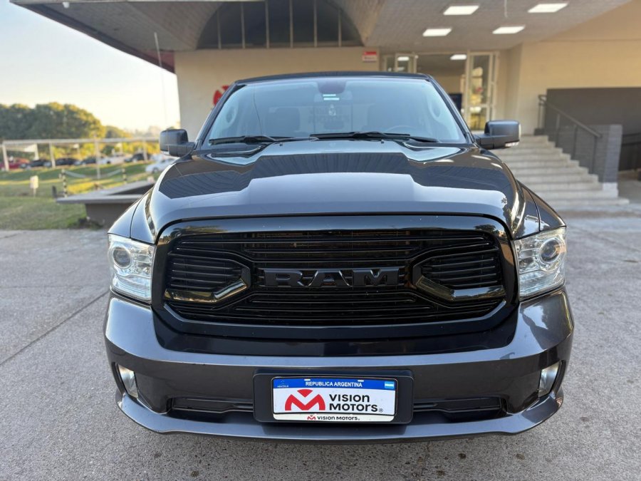 RAM 1500 SLT Laramie 5.7L AT 4x4