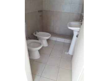 Alquilo dpto. céntrico de 1 dorm.