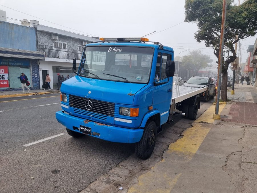 Camión Mercedes Benz L914 con plancha / 1997