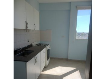 SE VENDE SEMIPISO Y COCHERA , ZONA CENTRO !!!!