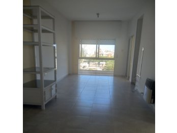 SE VENDE SEMIPISO Y COCHERA , ZONA CENTRO !!!!