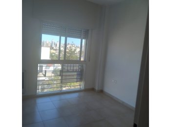 SE VENDE SEMIPISO Y COCHERA , ZONA CENTRO !!!!