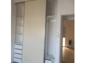 SE VENDE SEMIPISO Y COCHERA , ZONA CENTRO !!!!
