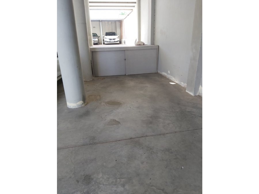 SE VENDE SEMIPISO Y COCHERA , ZONA CENTRO !!!!