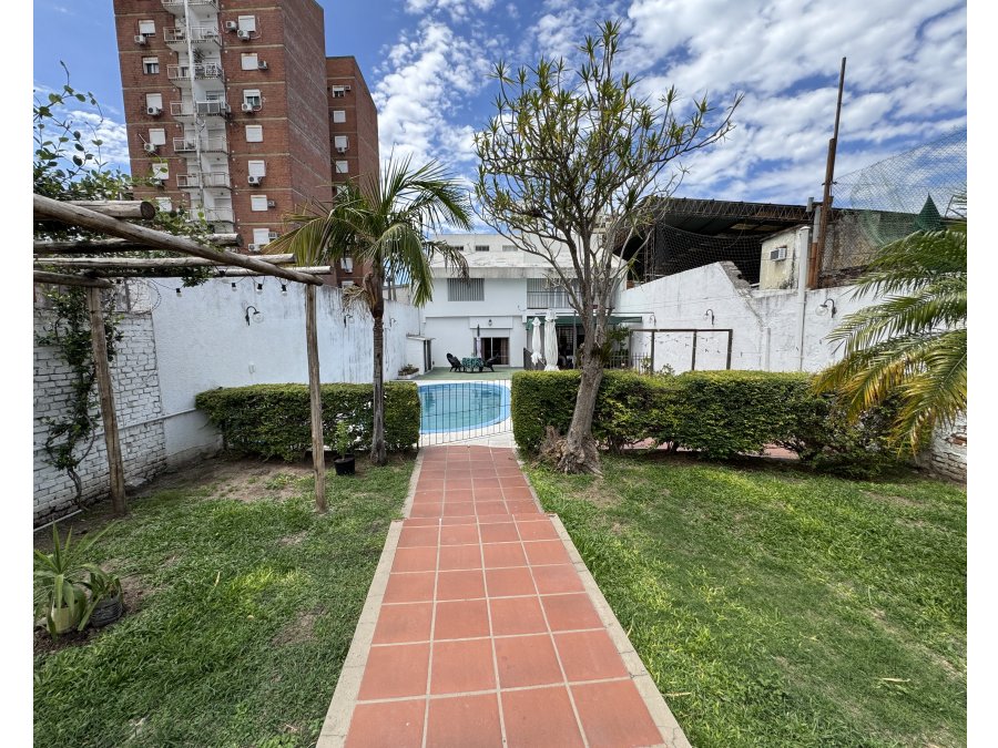 VENTA – Casa de 4 dormitorios zona céntrica | APTA CREDITO