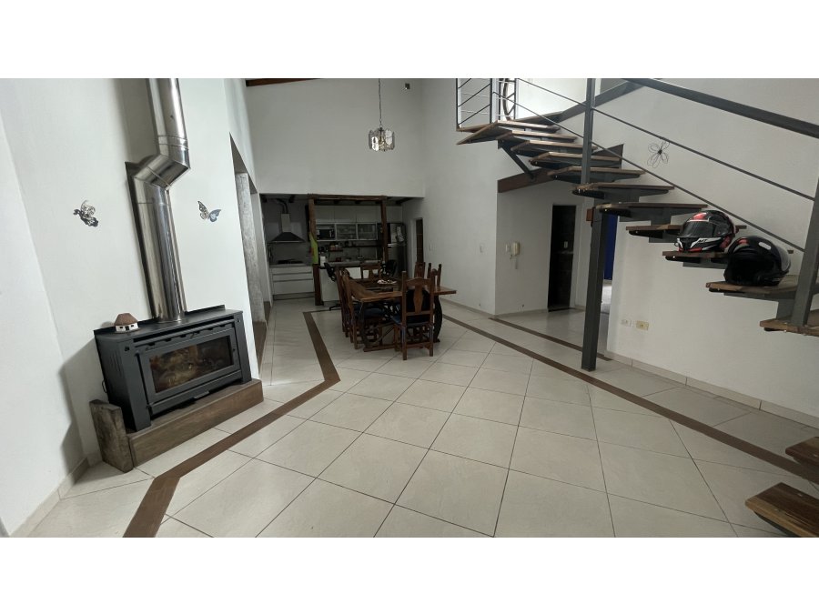 VENTA, HERMOSA CASA LA TOMA!
