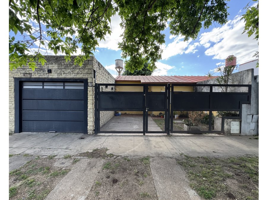 VENTA - CASA SOBRE GDOR CRESPO Y ALTE. BROWN