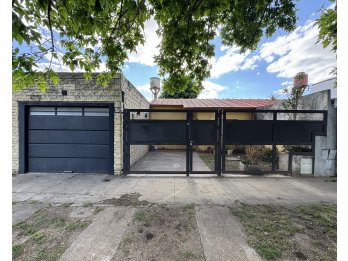 VENTA - CASA SOBRE GDOR CRESPO Y ALTE. BROWN