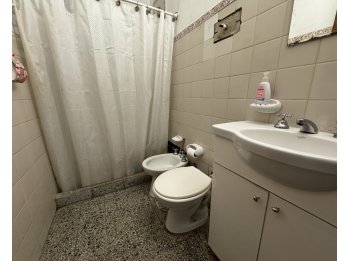 VENTA - CASA SOBRE GDOR CRESPO Y ALTE. BROWN