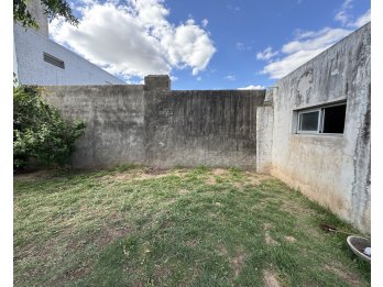 VENTA - CASA SOBRE GDOR CRESPO Y ALTE. BROWN