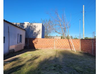 VENTA - CASA DE 2 DORMITORIOS EN COLONIA AVELLANEDA