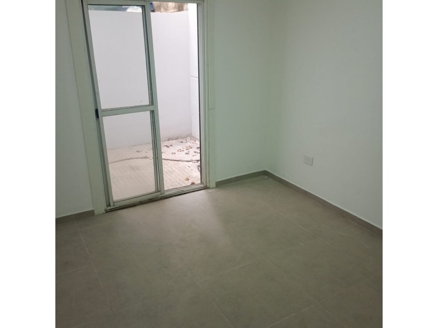 VENDO DEPTO 2 DORMITORIOS CON PATIO