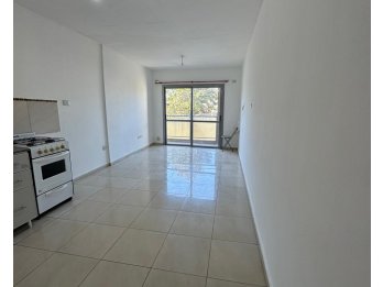 ALQUILER – Departamento de un ambiente con balcón
