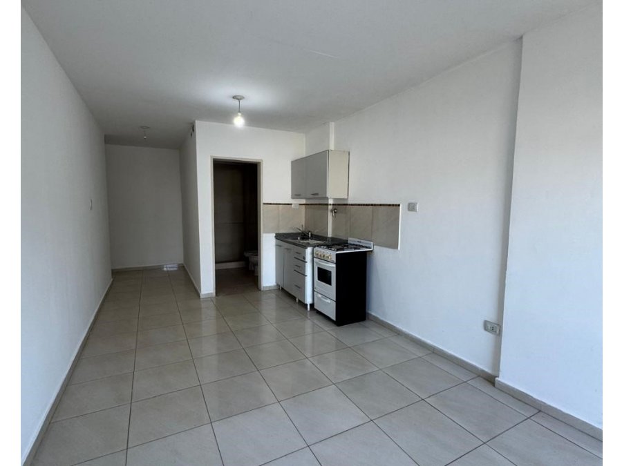 ALQUILER – Departamento de un ambiente con balcón