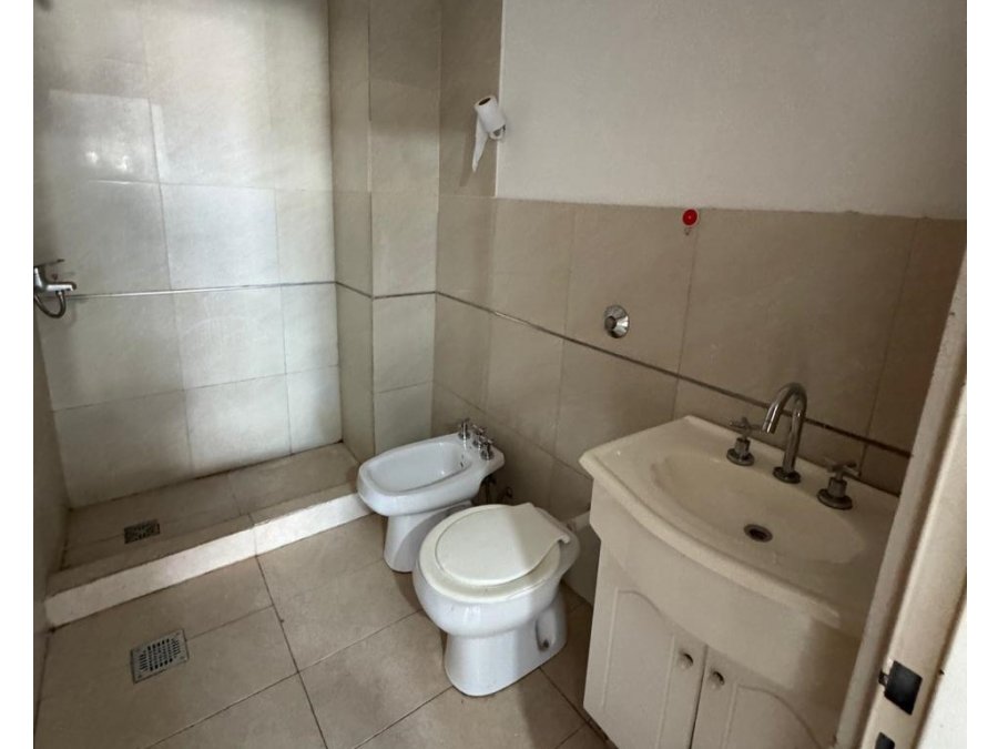 ALQUILER – Departamento de un ambiente con balcón