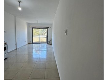 ALQUILER – Departamento de un ambiente con balcón