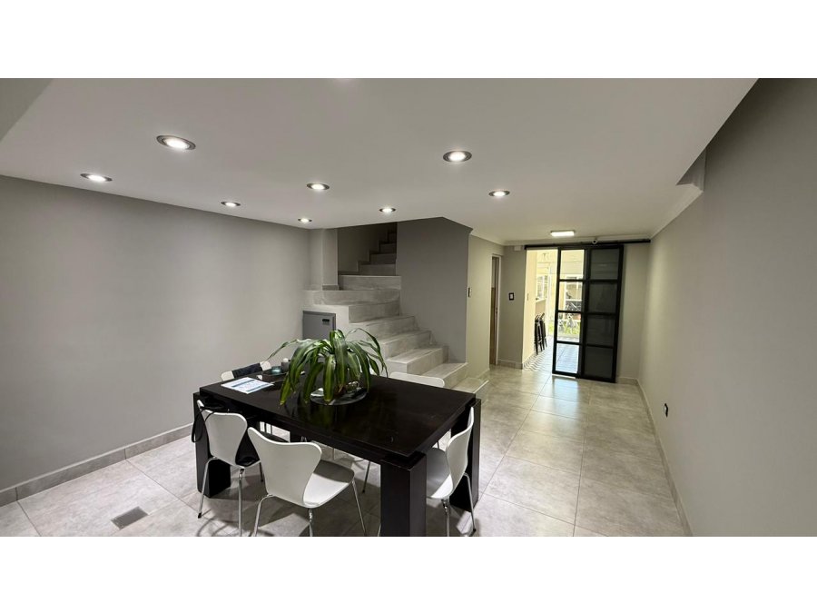 SE VENDE DUPLEX 3 DORM, COCHERA Y QUINCHO, ZONA CHURRUARIN