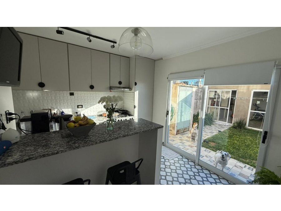 SE VENDE DUPLEX 3 DORM, COCHERA Y QUINCHO, ZONA CHURRUARIN